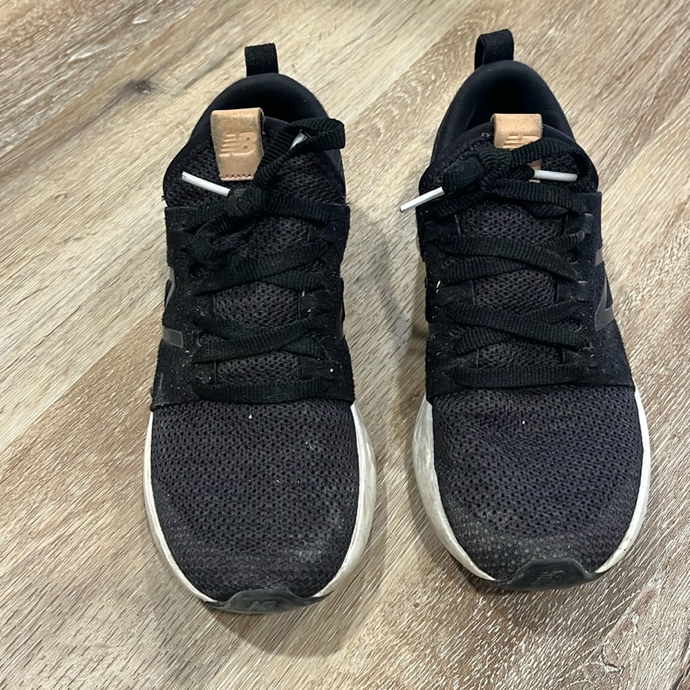 New balance tennis shoes
